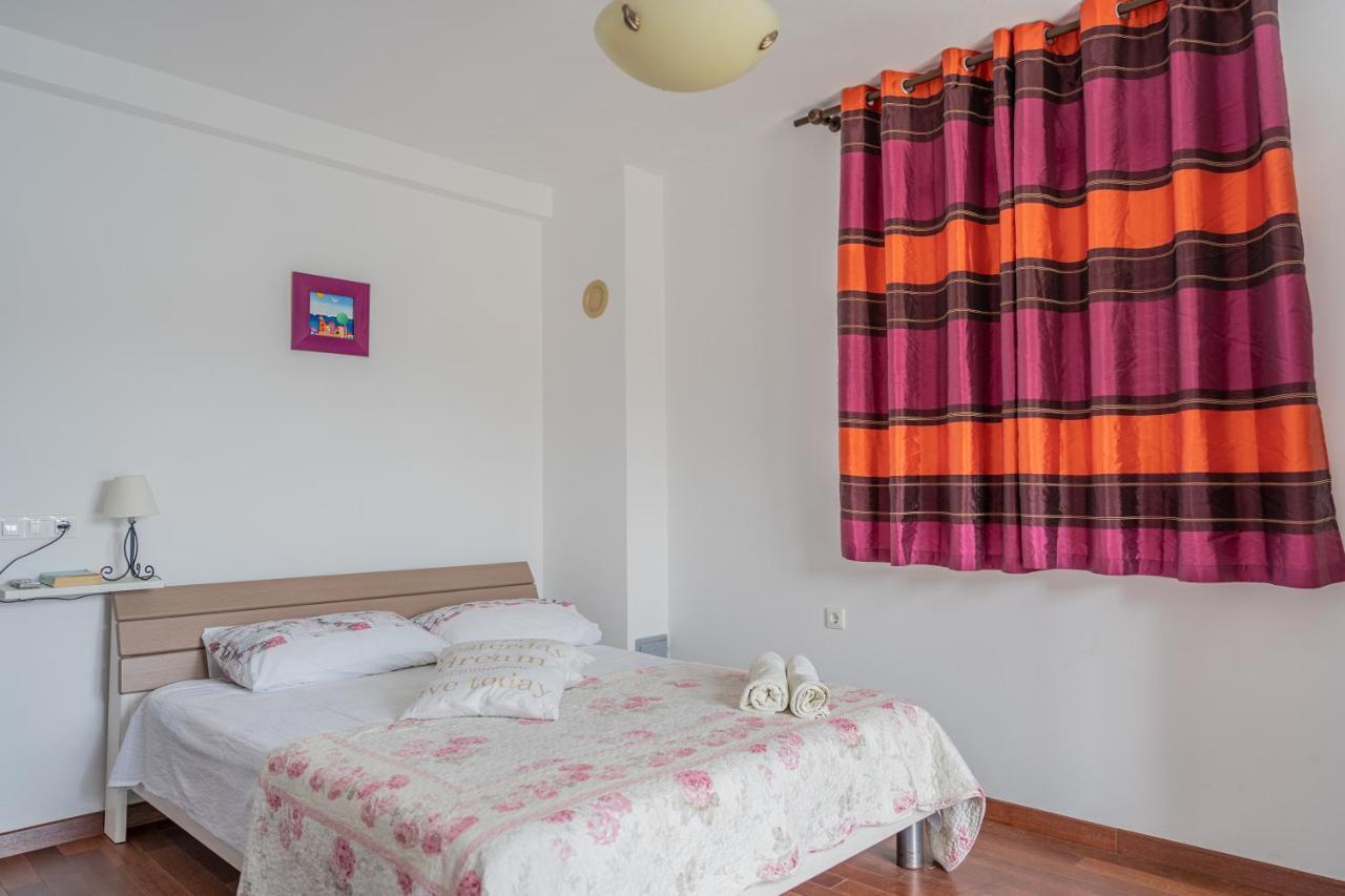 Guesthouse Kamarin ポメナ エクステリア 写真