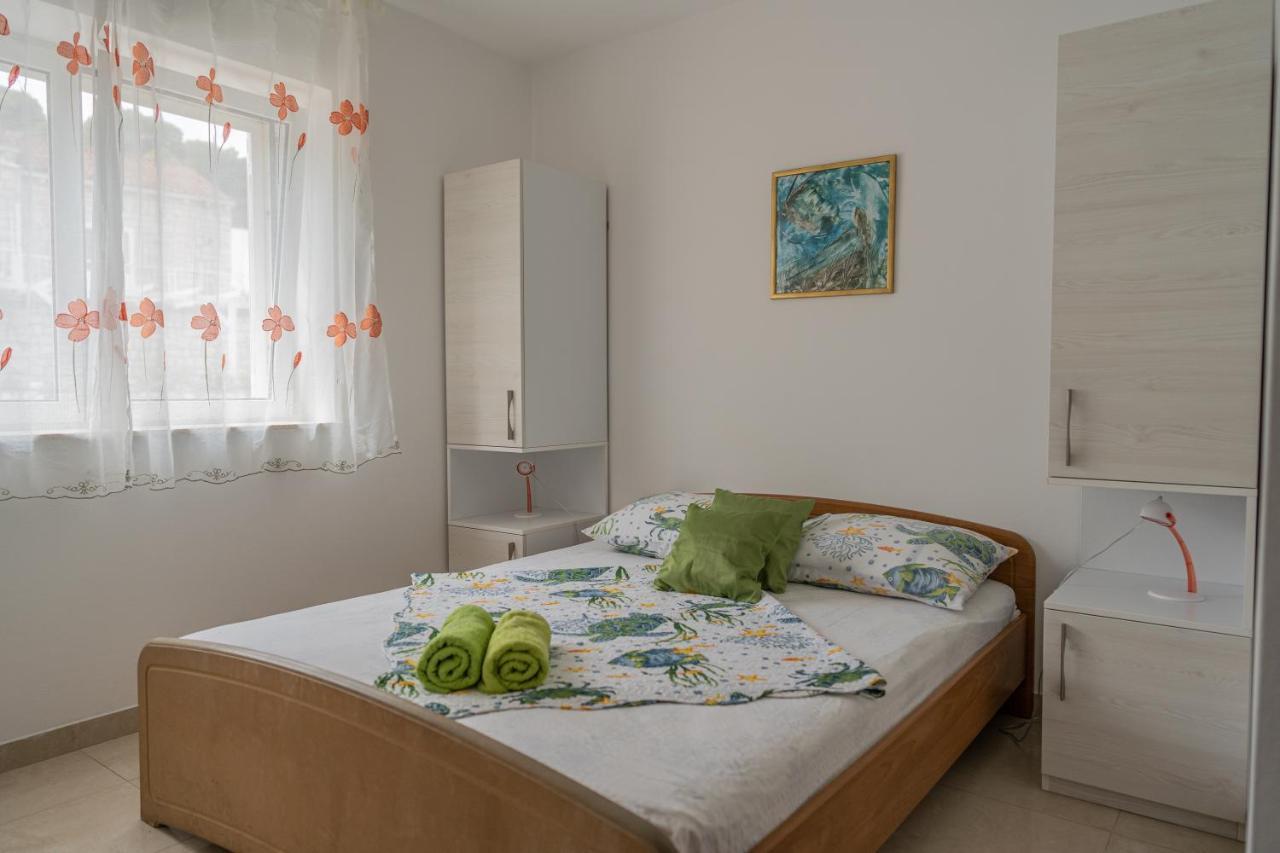 Guesthouse Kamarin ポメナ エクステリア 写真